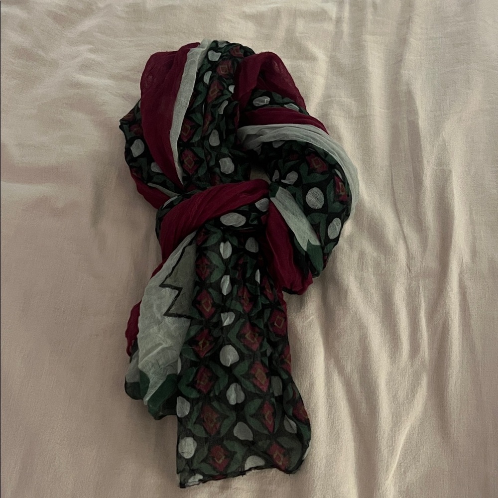 Elegant Floral Patterned Scarf